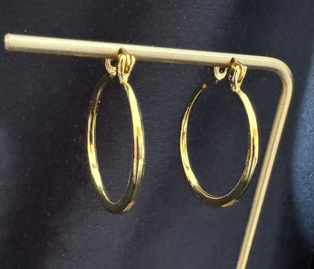 New Gold Tone Hoop Earrings 1.25” Classic Round Hoops Lightweight E81